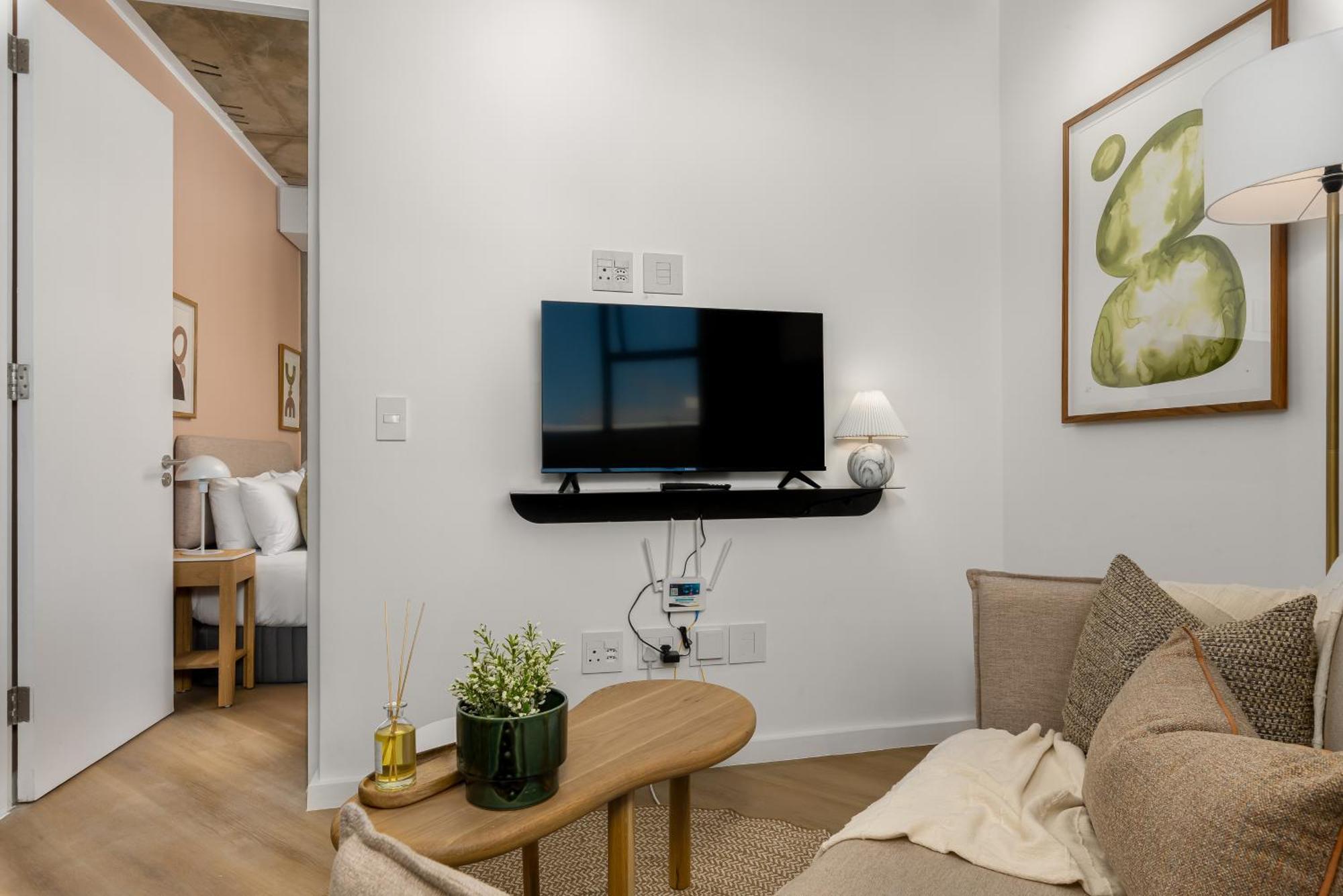 Eighty2 On M Apartment